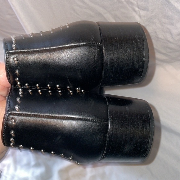 Marc Fisher Idalee Studded Chelsea Block Heel Booties
Black size 9 - Picture 15 of 16